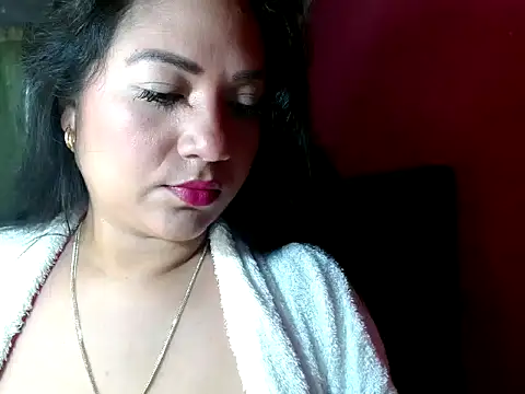 Snapshot of KAROLOLIVERO chatting on November 8, 2025, 6:44 pm KAROLOLIVERO online show from November 8, 2025, 6:44 pm