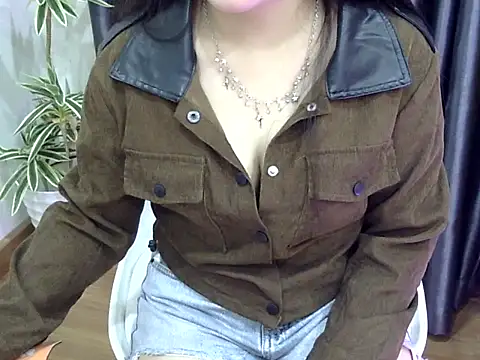 Snapshot of KatunLive chatting on November 7, 2025, 7:13 am KatunLive online show from November 7, 2025, 7:13 am