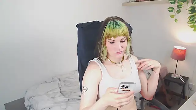 slutty violet online show from May 7, 2026, 3:37 pm