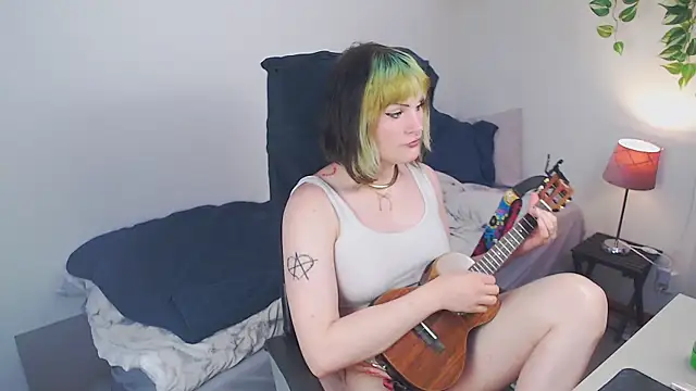 slutty violet online show from May 18, 2026, 1:05 pm