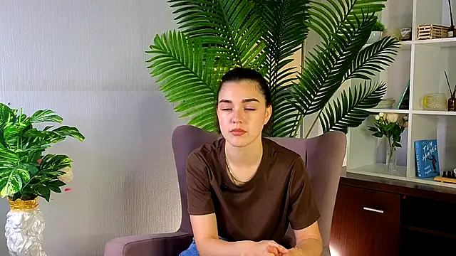 Snapshot of EleneGroder chatting on November 9, 2025, 6:06 am EleneGroder online show from November 9, 2025, 6:06 am