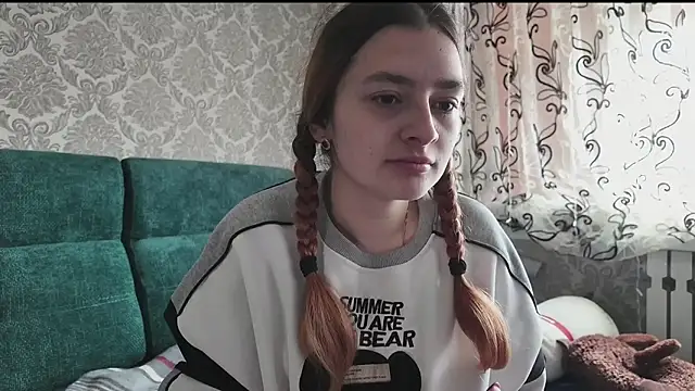 SweetLiaison online show from April 14, 2026, 6:18 am