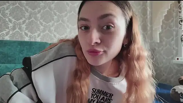 SweetLiaison online show from April 17, 2026, 6:05 am