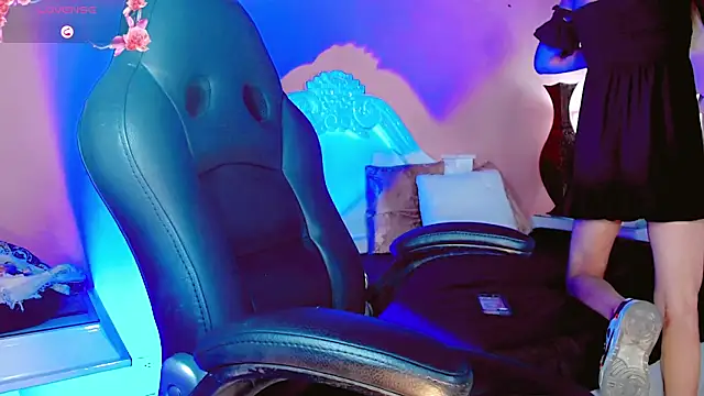 Snapshot of AnnaRouseQueen chatting on February 24, 2026, 8:10 pm AnnaRouseQueen online show from February 24, 2026, 8:10 pm