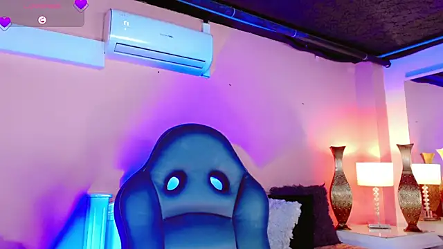 Snapshot of AnnaRouseQueen chatting on February 7, 2026, 7:55 pm AnnaRouseQueen online show from February 7, 2026, 7:55 pm