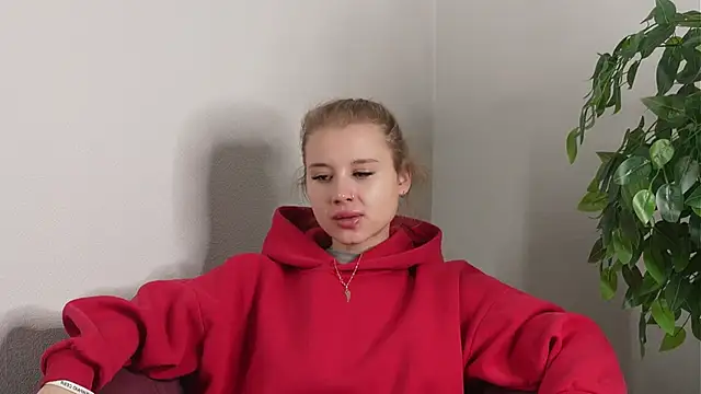 NganZarella online show from November 10, 2025, 4:28 am