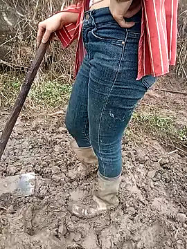 Lynn-122 online show from April 19, 2026, 8:04 am