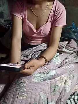 Lynn-122 online show from April 18, 2026, 7:07 pm