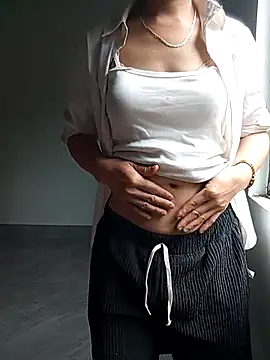 Lynn-122 online show from April 21, 2026, 5:36 am