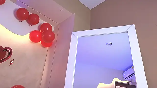 Snapshot of BellaRooux chatting on February 20, 2026, 12:51 pm BellaRooux online show from February 20, 2026, 12:51 pm