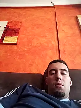 adrihgz online show from November 11, 2025, 12:33 pm