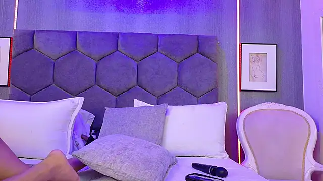 MelodySanz online show from December 21, 2025, 3:57 pm