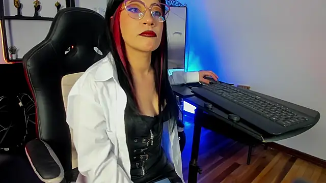 Halley Ravenn online show from June 26, 2026, 8:36 pm
