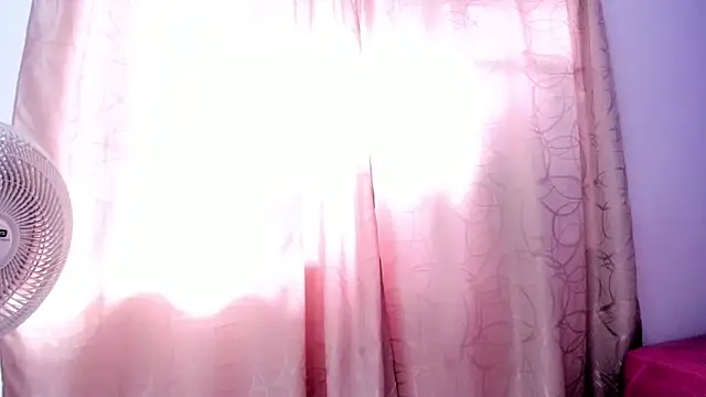 lolasweett  online show from November 22, 2025, 1:43 pm