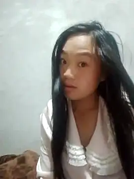 Yumiik2kk online show from December 2, 2025, 8:32 pm