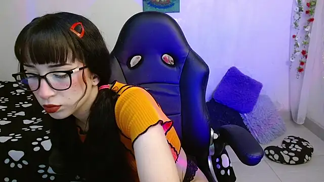 Snapshot of violetasweettt chatting on November 11, 2025, 12:27 am violetasweettt online show from November 11, 2025, 12:27 am