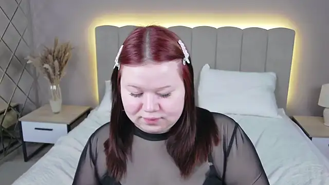 Snapshot of EvaNova_ chatting on April 2, 2026, 10:33 am EvaNova online show from April 2, 2026, 10:33 am