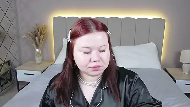 Snapshot of EvaNova_ chatting on April 4, 2026, 10:44 am EvaNova online show from April 4, 2026, 10:44 am