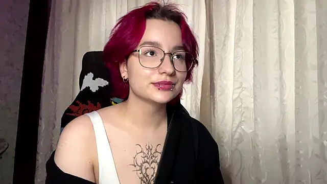 Snapshot of TheaMacrae chatting on November 9, 2025, 12:20 pm TheaMacrae online show from November 9, 2025, 12:20 pm