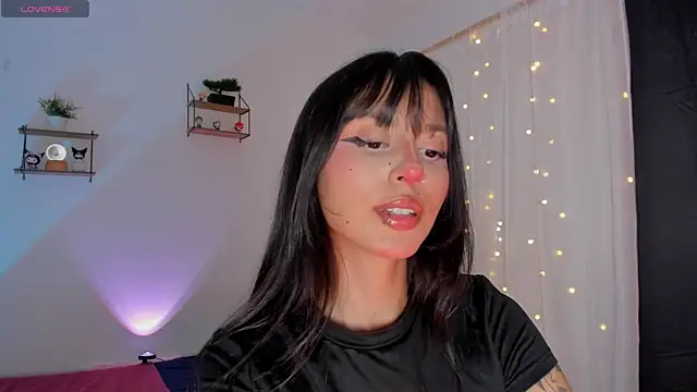 Tamara Aluna  online show from July 25, 2026, 7:53 pm