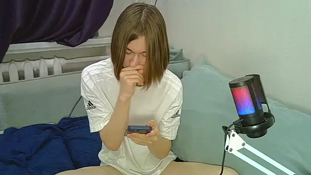 Snapshot of kr1sfemboy chatting on November 13, 2025, 7:40 pm kr1sfemboy online show from November 13, 2025, 7:40 pm