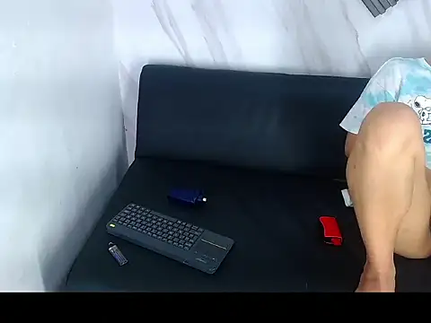 Snapshot of Liam_York_ chatting on February 6, 2026, 12:23 pm Liam York online show from February 6, 2026, 12:23 pm