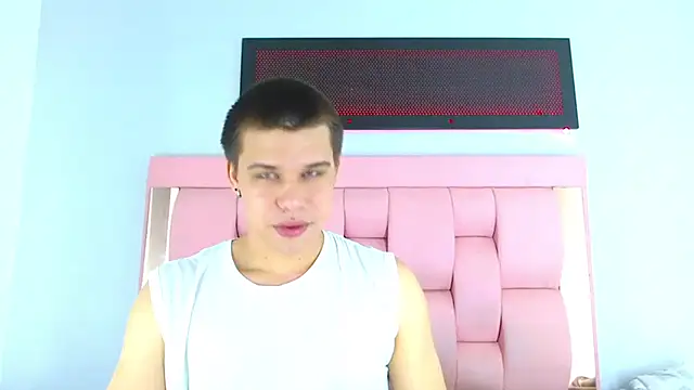 Liam York  online show from December 5, 2025, 7:45 pm