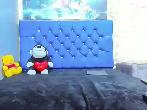 ElanGiraldo online show from March 25, 2026, 11:58 pm