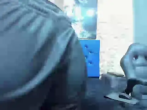 ElanGiraldo online show from March 25, 2026, 11:53 am