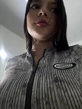 EmmiiGlow online show from April 12, 2026, 10:57 pm