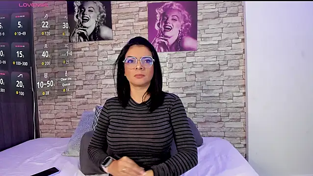 sofiaalarson online show from January 14, 2026, 11:03 am