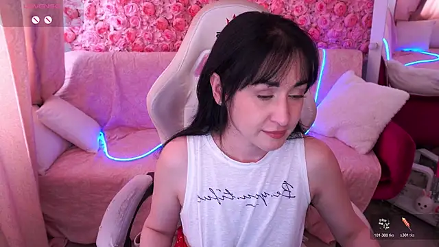 Snapshot of CarolinaaFoxyyy chatting on April 3, 2026, 12:44 pm CarolinaaFoxyyy online show from April 3, 2026, 12:44 pm