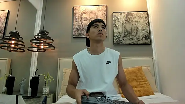 Ashton  Montana online show from December 21, 2025, 11:05 pm