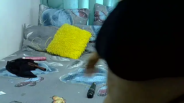 HipsDontLieX95 online show from December 17, 2025, 11:48 am