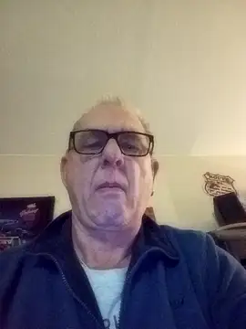 andy-1961 online show from November 9, 2025, 11:09 pm