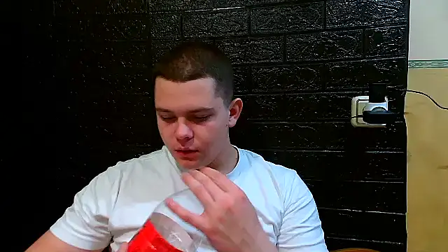 CuteButNaughty  online show from December 1, 2025, 9:04 pm