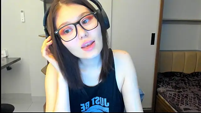 Snapshot of HopeLovely chatting on February 23, 2026, 5:09 am HopeLovely online show from February 23, 2026, 5:09 am