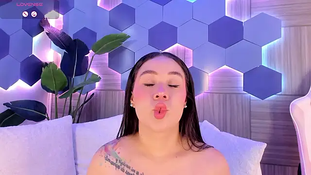 sofiaivanova online show from February 13, 2026, 3:39 am