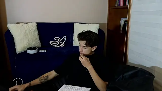 Derekswan online show from November 25, 2025, 12:33 am