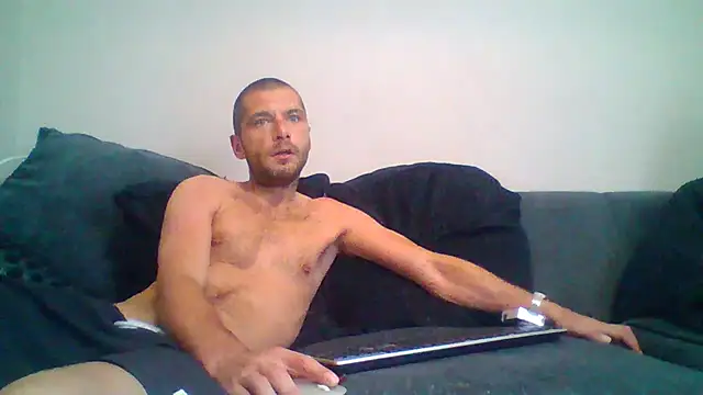 Kinkycouple142 online show from May 26, 2026, 6:28 pm