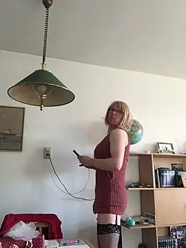 simone xdressing online show from February 2, 2025, 10:02 am