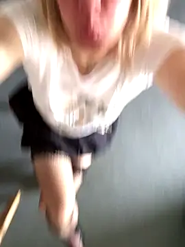 simone xdressing online show from September 28, 2025, 9:05 am