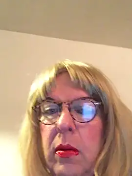 simone xdressing online show from February 25, 2026, 12:33 am