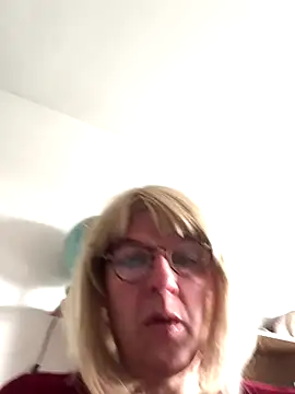 simone xdressing online show from October 19, 2025, 1:03 pm