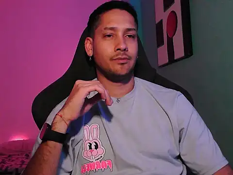 Abruptoinusual online show from November 17, 2025, 10:14 pm