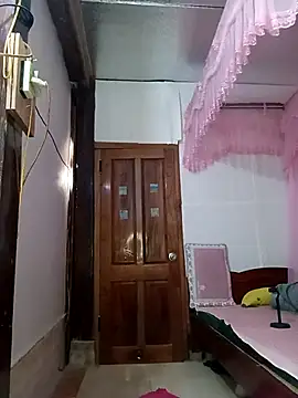 Feeling-hot online show from March 4, 2026, 1:46 am