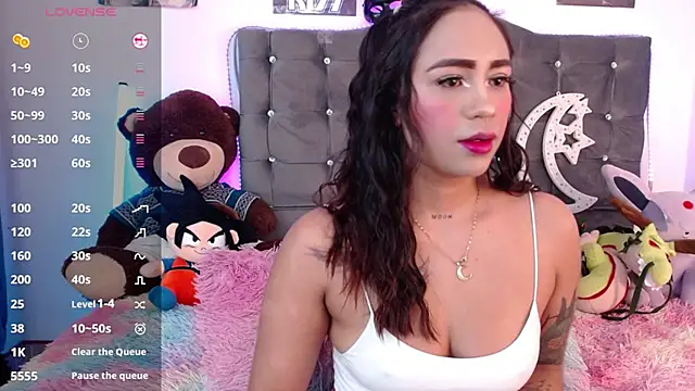 lunabritton1 online show from April 10, 2026, 2:07 am