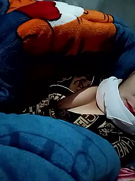 Snapshot of vangkt-cute chatting on January 18, 2026, 1:25 pm vangkt-cute online show from January 18, 2026, 1:25 pm