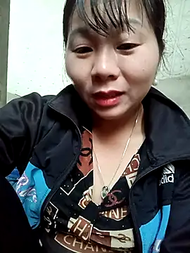 Snapshot of vangkt-cute chatting on January 18, 2026, 1:20 am vangkt-cute online show from January 18, 2026, 1:20 am