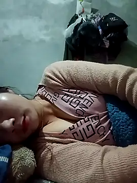 vangkt-cute online show from December 19, 2025, 7:49 pm